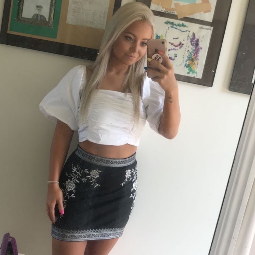 EMBROIDERED SKIRT